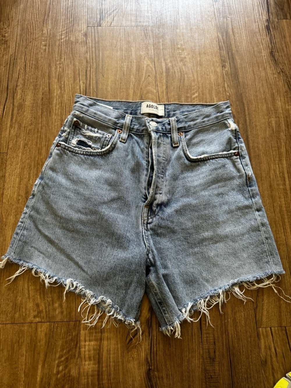 Agolde Riley light wash jean shorts size 24